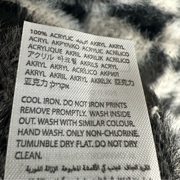 Edikted Cropped Fuzzy Black & White Checkered Sweater Womens Size XS New Jumper - Picture 8 of 8